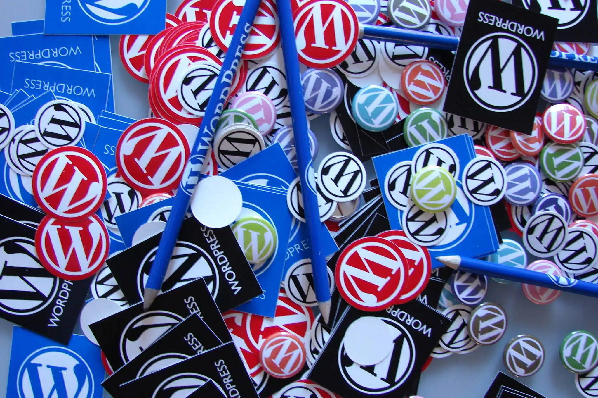 Topbillede med wordpress badges